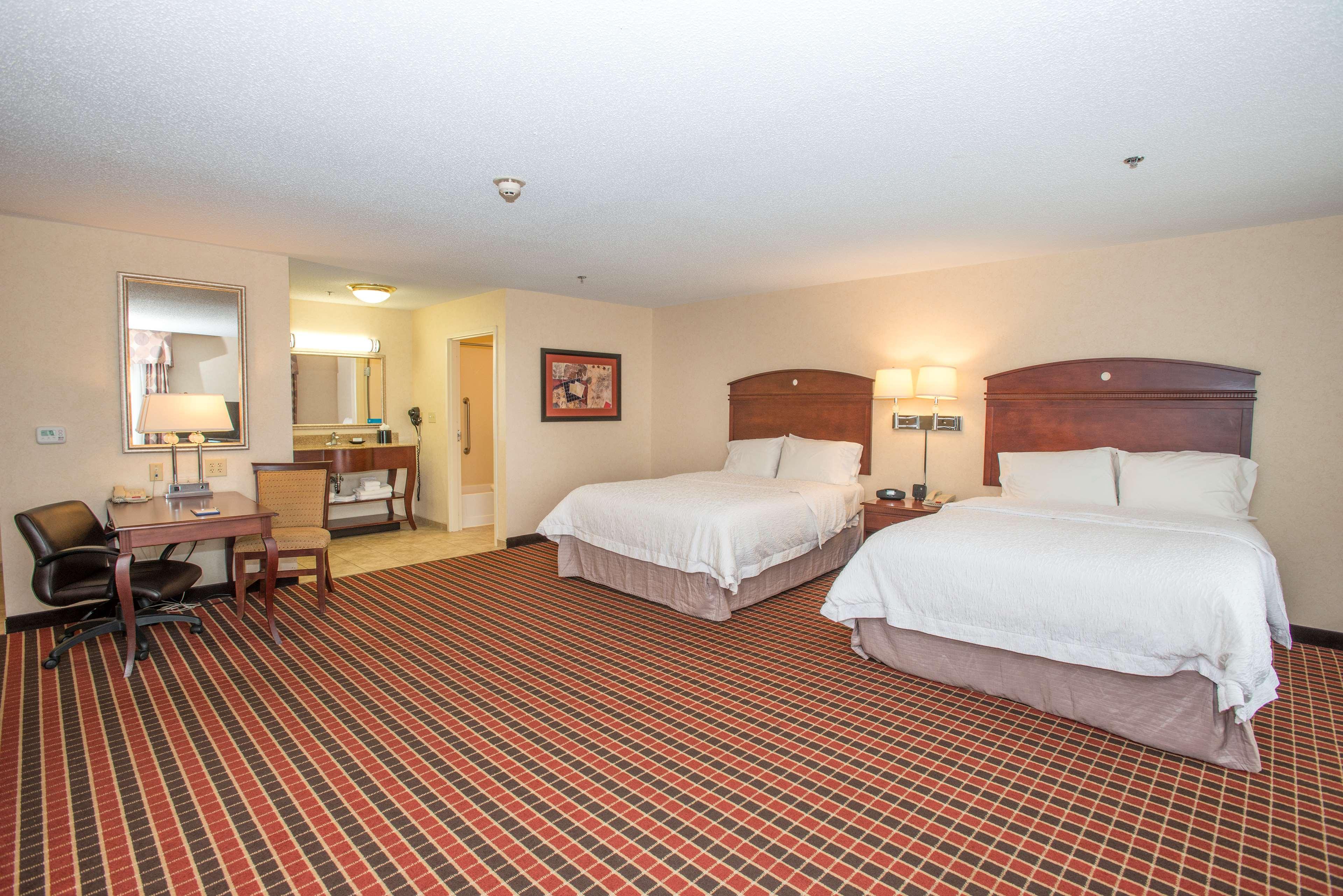 Hampton Inn & Suites Dayton-Airport Englewood Exterior photo