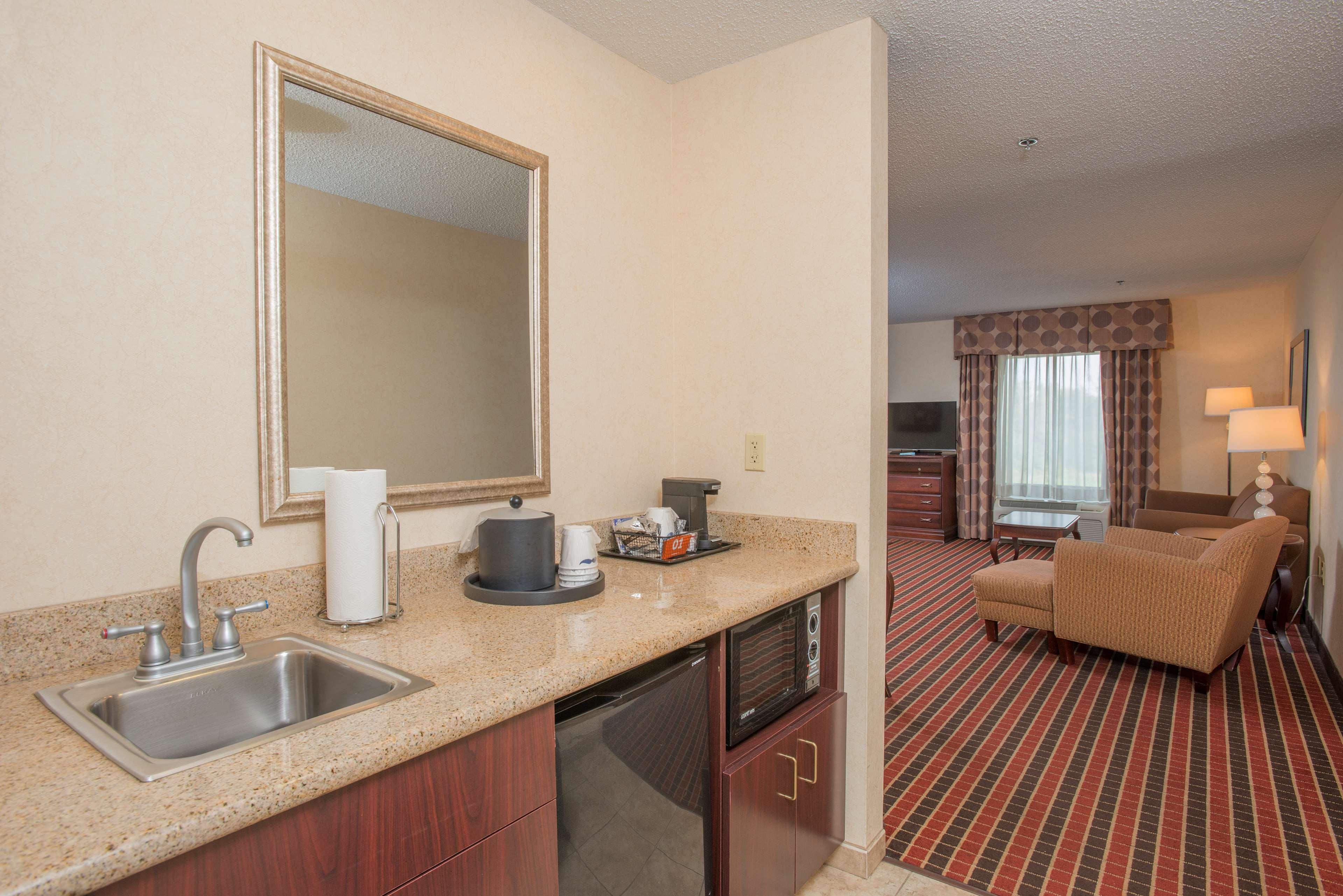 Hampton Inn & Suites Dayton-Airport Englewood Exterior photo